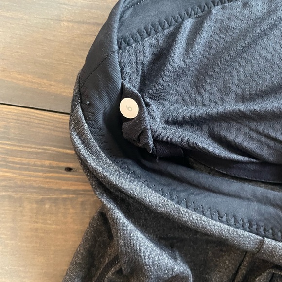 Lululemon Size 6 Tank Top. Built in shelf bra. - Picture 3 of 3